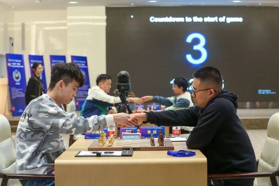 出线席位已确定12席A组：拜仁（锁定头名）B组：阿森纳（锁定头名）、埃因霍温C组：皇马（锁定头名）D组：皇家社会、国际米兰E组：马竞、拉齐奥F组：多特G组：曼城（锁定头名）、莱比锡H组：巴萨已被淘汰的10支球队A组：无B组：朗斯、塞维利亚C组：柏林联合D组：萨尔茨堡、本菲卡E组：费耶诺德、凯尔特人F组：无G组：年轻人、贝尔格莱德红星H组：安特卫普欧冠末轮10队争4个16强席位 曼联米兰九死一生欧冠第五轮战罢，欧冠16强已经定下12席，剩余有晋级机会的还有10支队伍，这10支队伍将在最后一轮争夺4个晋级席位。